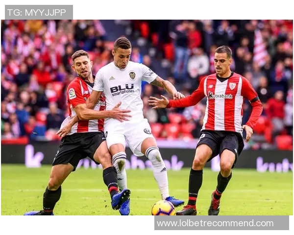 西甲激战巴萨以4-0大胜巴黎圣日耳曼乌龙球成比赛转折点解析